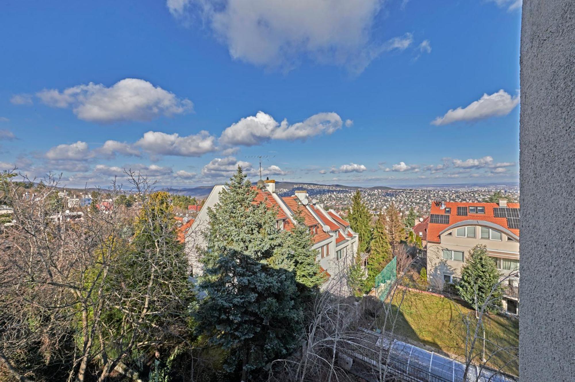 Buda Hills Hideout *
